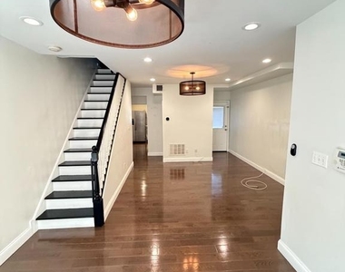 709 S Warnock Street - Photo Thumbnail 3