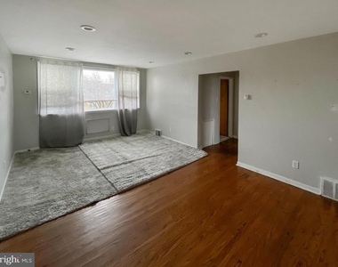 1409 N 76th Street - Photo Thumbnail 12