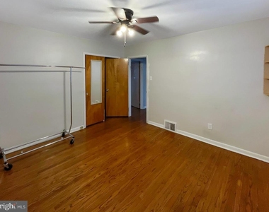 1409 N 76th Street - Photo Thumbnail 8