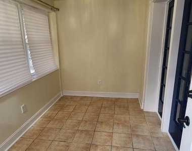 211 Wright Avenue - Photo Thumbnail 2