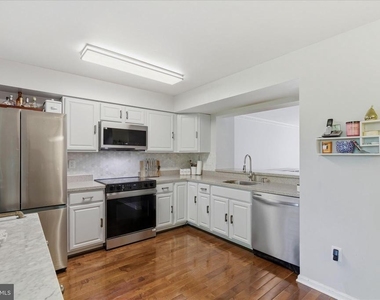 14229 Oakpointe Drive - Photo Thumbnail 5