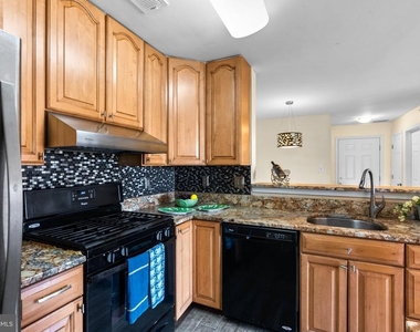 13304 Kilmarnock Way - Photo Thumbnail 11