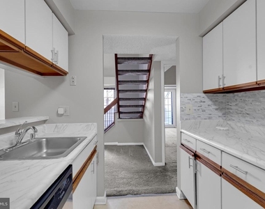 1639 Carriage House Terrace - Photo Thumbnail 16