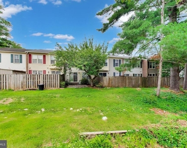 10075 Maple Leaf Drive - Photo Thumbnail 9