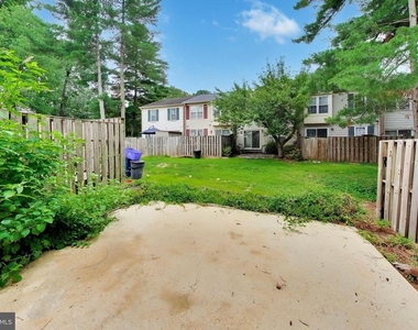 10075 Maple Leaf Drive - Photo Thumbnail 7