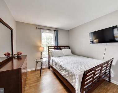 10075 Maple Leaf Drive - Photo Thumbnail 12