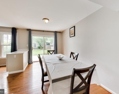 10075 Maple Leaf Drive - Photo Thumbnail 2