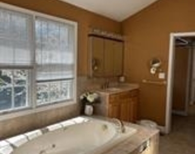 6706 Melody Lane - Photo Thumbnail 4