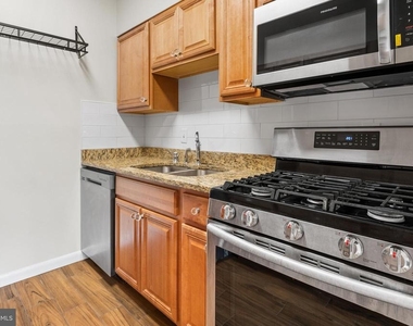 10428 Rockville Pik - Photo Thumbnail 8