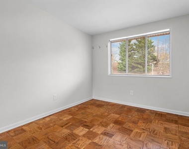 10428 Rockville Pik - Photo Thumbnail 9
