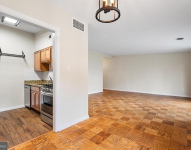 10428 Rockville Pik - Photo Thumbnail 5