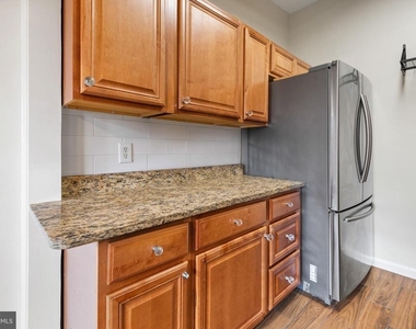 10428 Rockville Pik - Photo Thumbnail 7