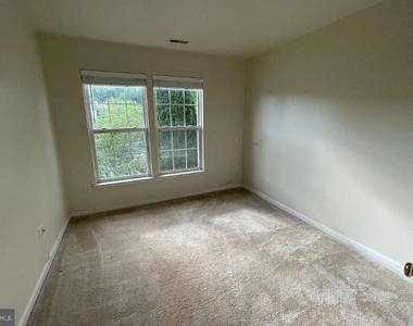 8870 Papillon Drive - Photo Thumbnail 5
