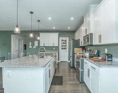 405 Potomac View Parkway - Photo Thumbnail 6