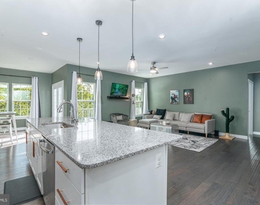 405 Potomac View Parkway - Photo Thumbnail 13