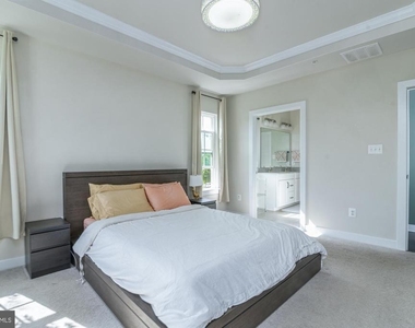 405 Potomac View Parkway - Photo Thumbnail 18
