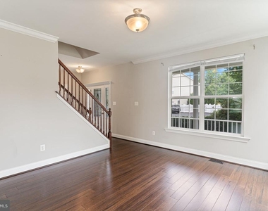 7495 Cavalcade Drive - Photo Thumbnail 8