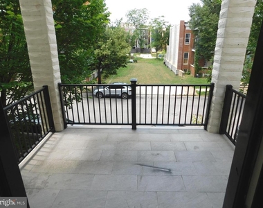 2427 Lakeview Avenue - Photo Thumbnail 9