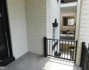 2427 Lakeview Avenue - Photo Thumbnail 10