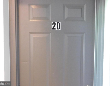 2427 Lakeview Avenue - Photo Thumbnail 1