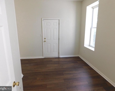 2427 Lakeview Avenue - Photo Thumbnail 7