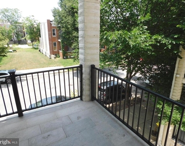 2427 Lakeview Avenue - Photo Thumbnail 11