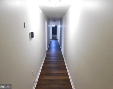 2427 Lakeview Avenue - Photo Thumbnail 2