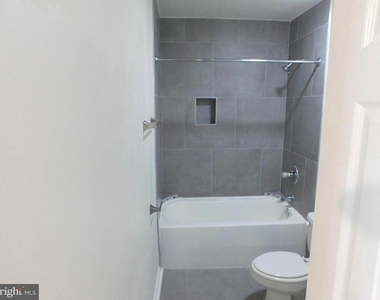 2427 Lakeview Avenue - Photo Thumbnail 4