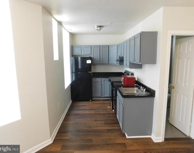 2427 Lakeview Avenue - Photo Thumbnail 3