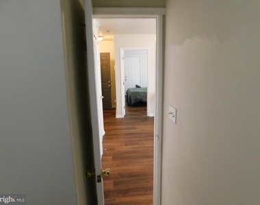 2427 Lakeview Avenue - Photo Thumbnail 5