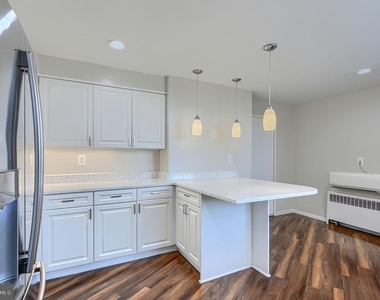 105 39th Street W - Photo Thumbnail 14