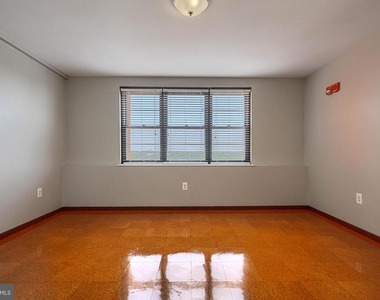 105 39th Street W - Photo Thumbnail 34