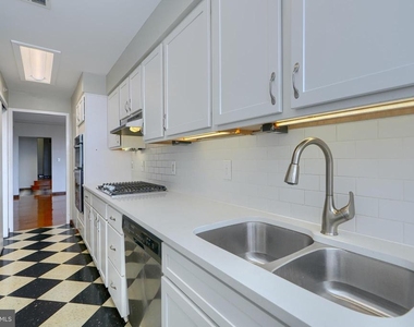 105 39th Street W - Photo Thumbnail 10