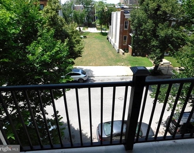 2427 Lakeview Avenue - Photo Thumbnail 12