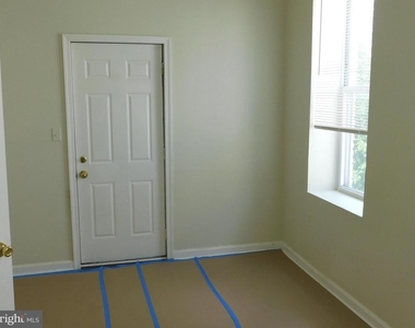 2427 Lakeview Avenue - Photo Thumbnail 8
