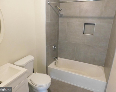2427 Lakeview Avenue - Photo Thumbnail 3