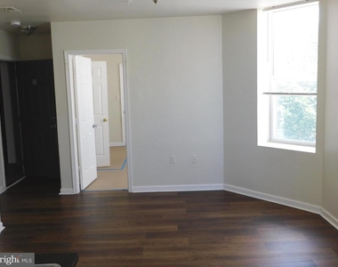 2427 Lakeview Avenue - Photo Thumbnail 6