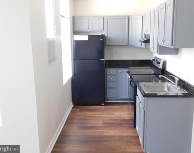 2427 Lakeview Avenue - Photo Thumbnail 5
