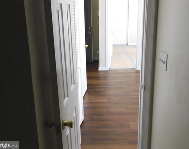 2427 Lakeview Avenue - Photo Thumbnail 7