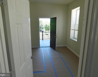 2427 Lakeview Avenue - Photo Thumbnail 9