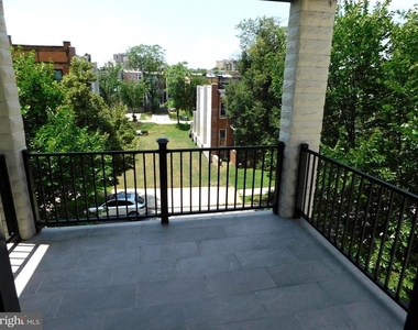 2427 Lakeview Avenue - Photo Thumbnail 11