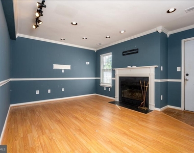 2209 Commissary Circle - Photo Thumbnail 7