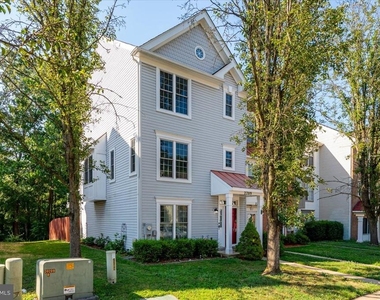 2209 Commissary Circle - Photo Thumbnail 1