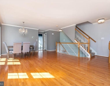 2209 Commissary Circle - Photo Thumbnail 22