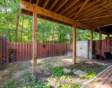 2209 Commissary Circle - Photo Thumbnail 32
