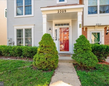 2209 Commissary Circle - Photo Thumbnail 2