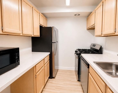4465 Macarthur Boulevard Nw - Photo Thumbnail 15