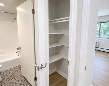 4465 Macarthur Boulevard Nw - Photo Thumbnail 2
