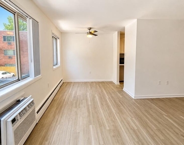 4465 Macarthur Boulevard Nw - Photo Thumbnail 13