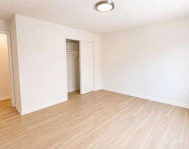 4465 Macarthur Boulevard Nw - Photo Thumbnail 3